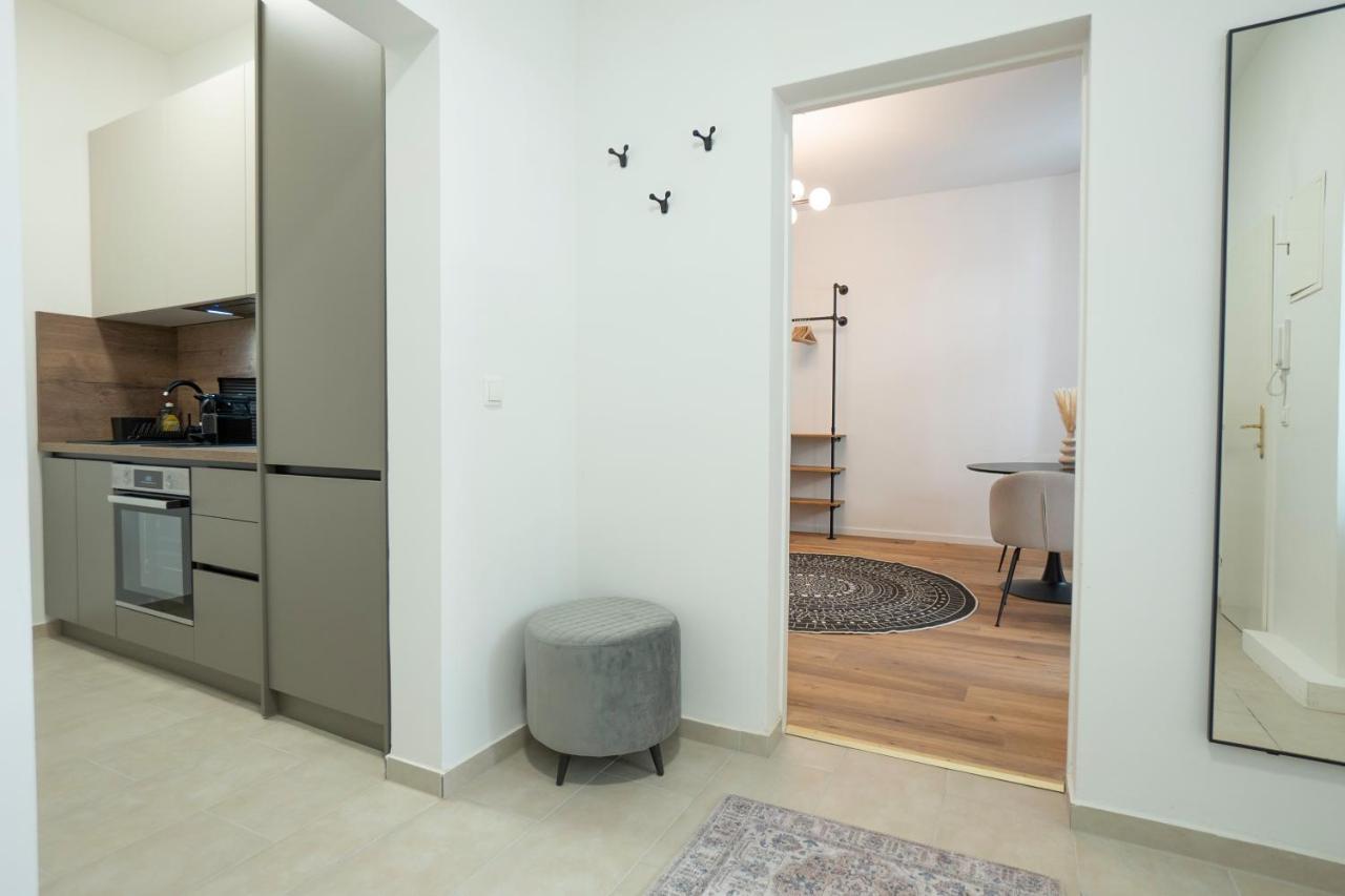 Modern Apartment With A Balcony Near Belvedere Vienna Exterior photo